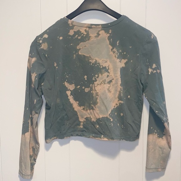 Wild Fabel Long Sleeve Acid Wash Crop Top - Picture 2 of 4